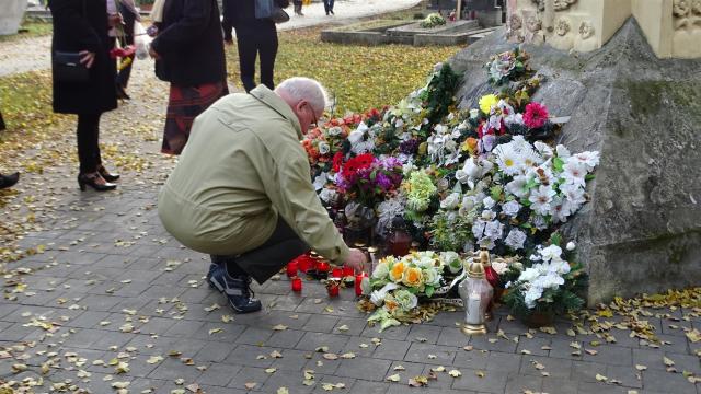 Főhajtás elhunyt pedagógusaink előtt